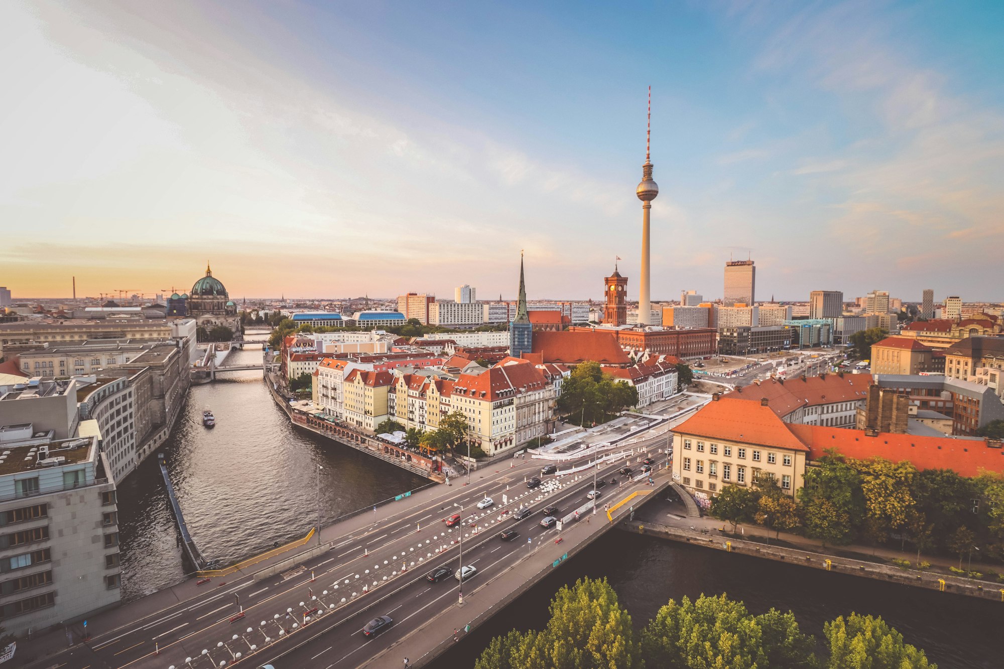 Berliner Skyline im Abendlicht